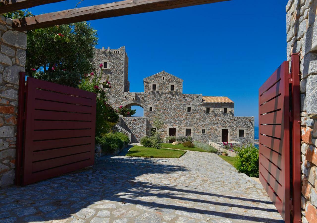 Focalion Castle Luxury Suites Pyrgos Dirou Exterior photo