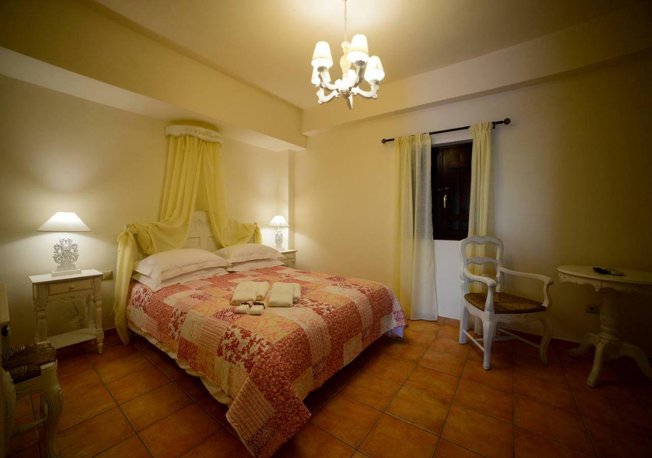 Focalion Castle Luxury Suites Pyrgos Dirou Exterior photo