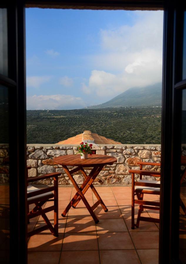 Focalion Castle Luxury Suites Pyrgos Dirou Exterior photo