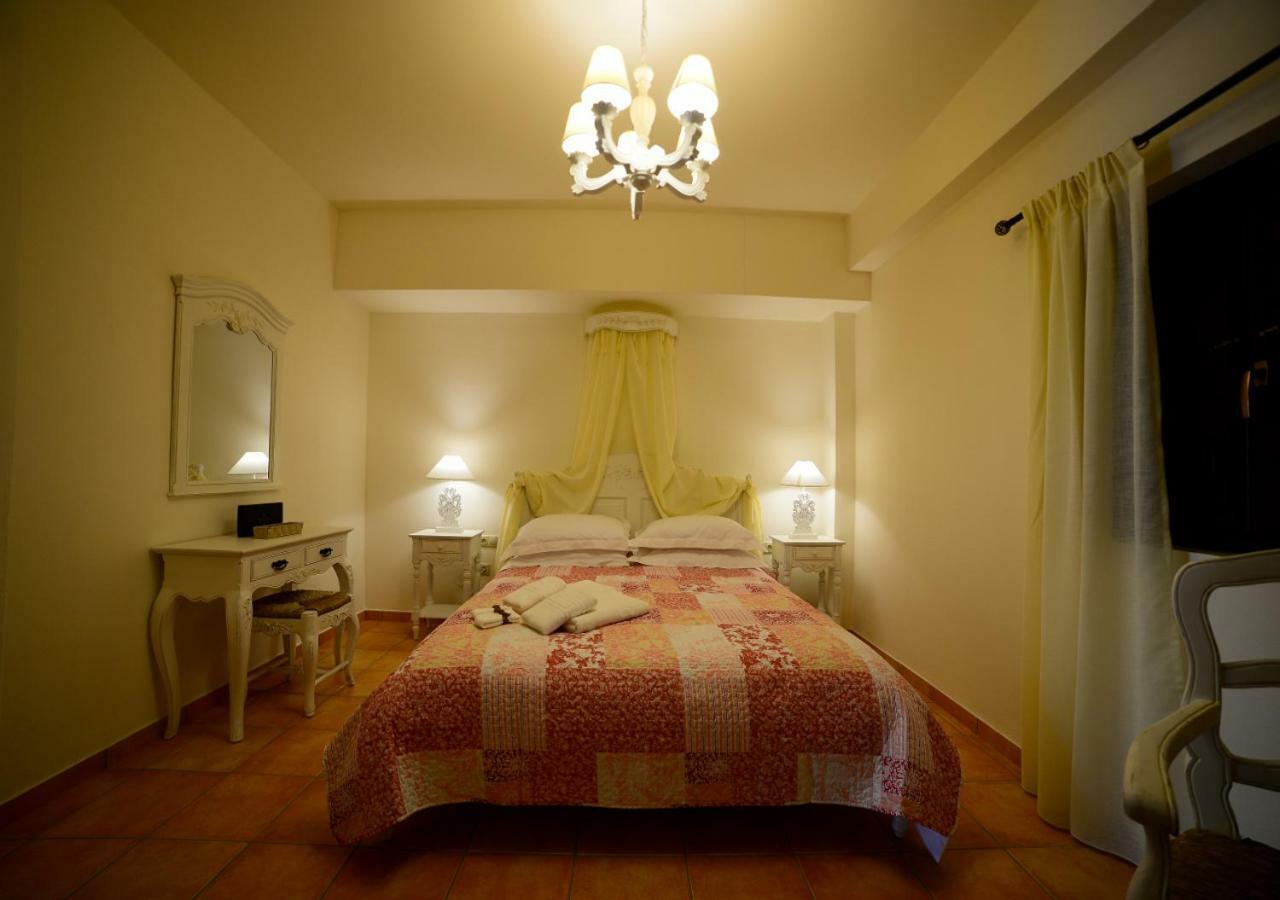 Focalion Castle Luxury Suites Pyrgos Dirou Exterior photo