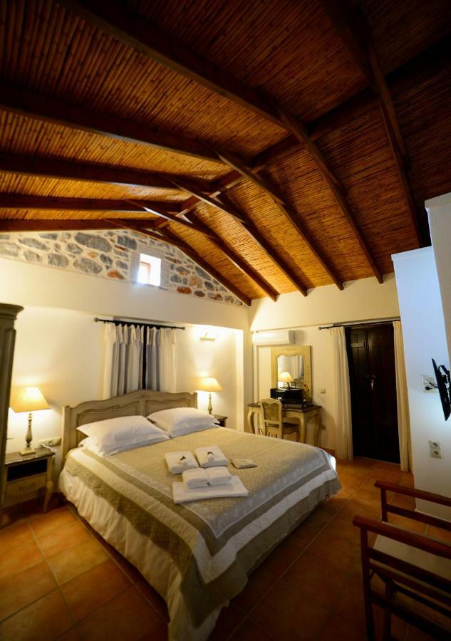 Focalion Castle Luxury Suites Pyrgos Dirou Exterior photo