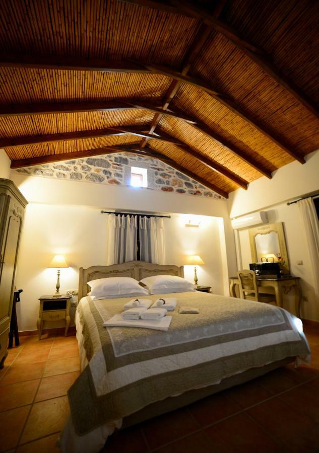 Focalion Castle Luxury Suites Pyrgos Dirou Exterior photo